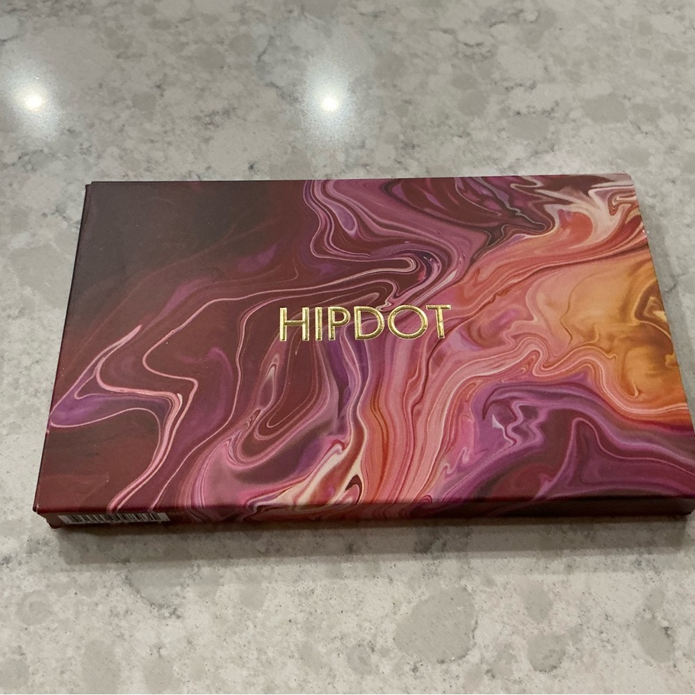 HIPDOT PRESSED PIGMENT EYESHADOW PALETTE